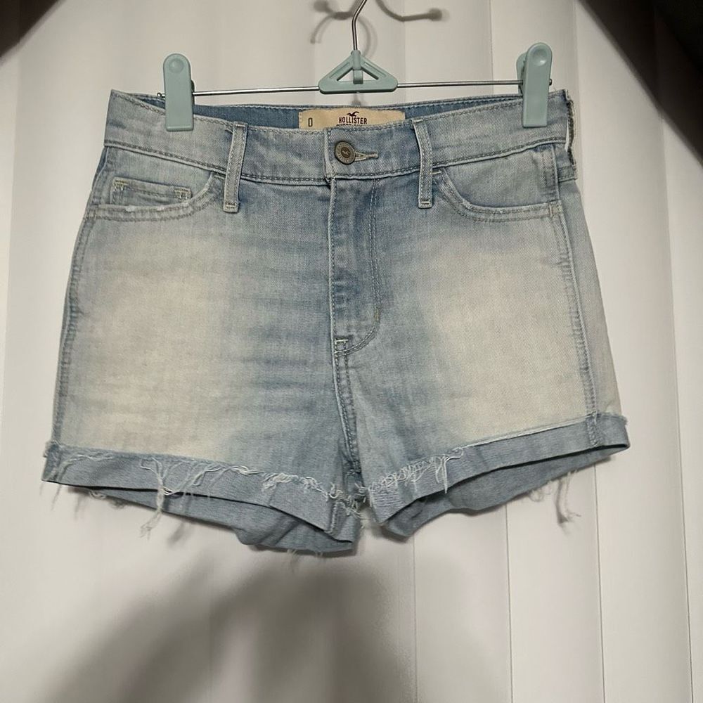 Hollister denim
Blue jean shorts , high rise , short short